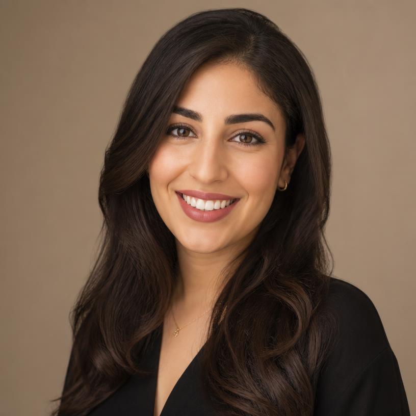 Portrait of Aisha Al Mansoori, a software engineer who moved to Melbourne